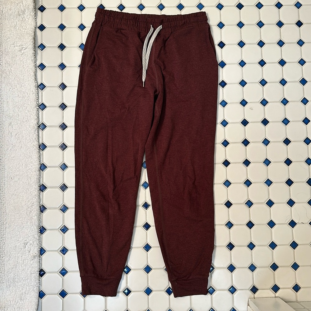 Vuori women’s performance jogger